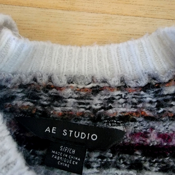 American Eagle Studio Crop Top Sweater - Picture 2 of 3